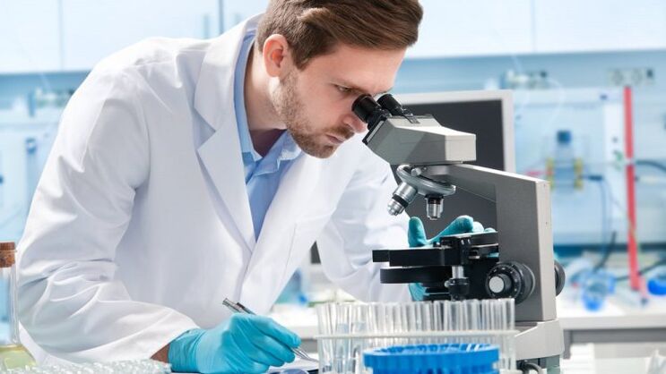 diagnostika lidských parazitů pod mikroskopem