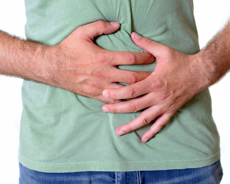 Červi mohou žít ve střevech, což způsobuje bolest v břišní oblasti